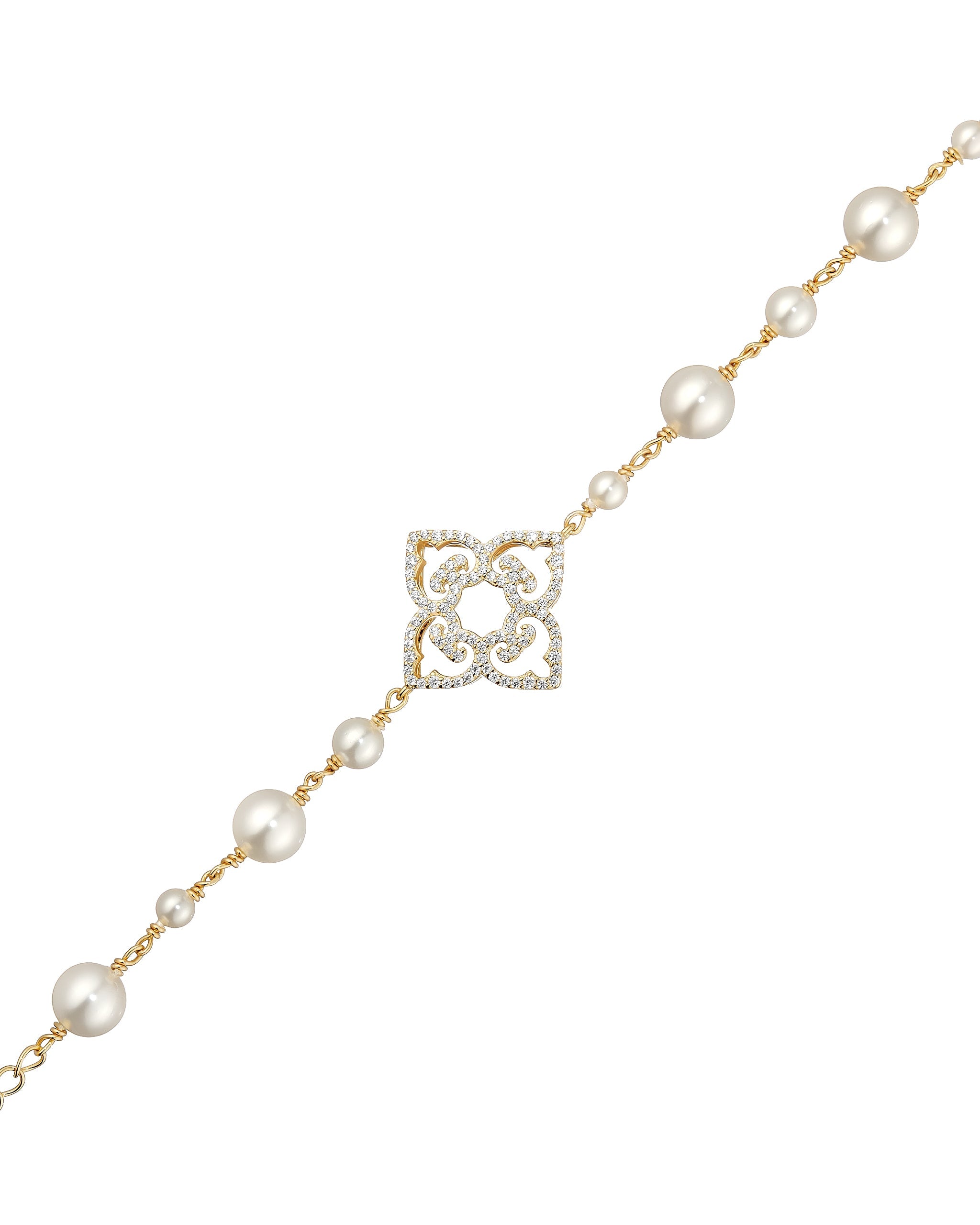 Yellow gold plated bracelet with pearls and zirconia centerpiece